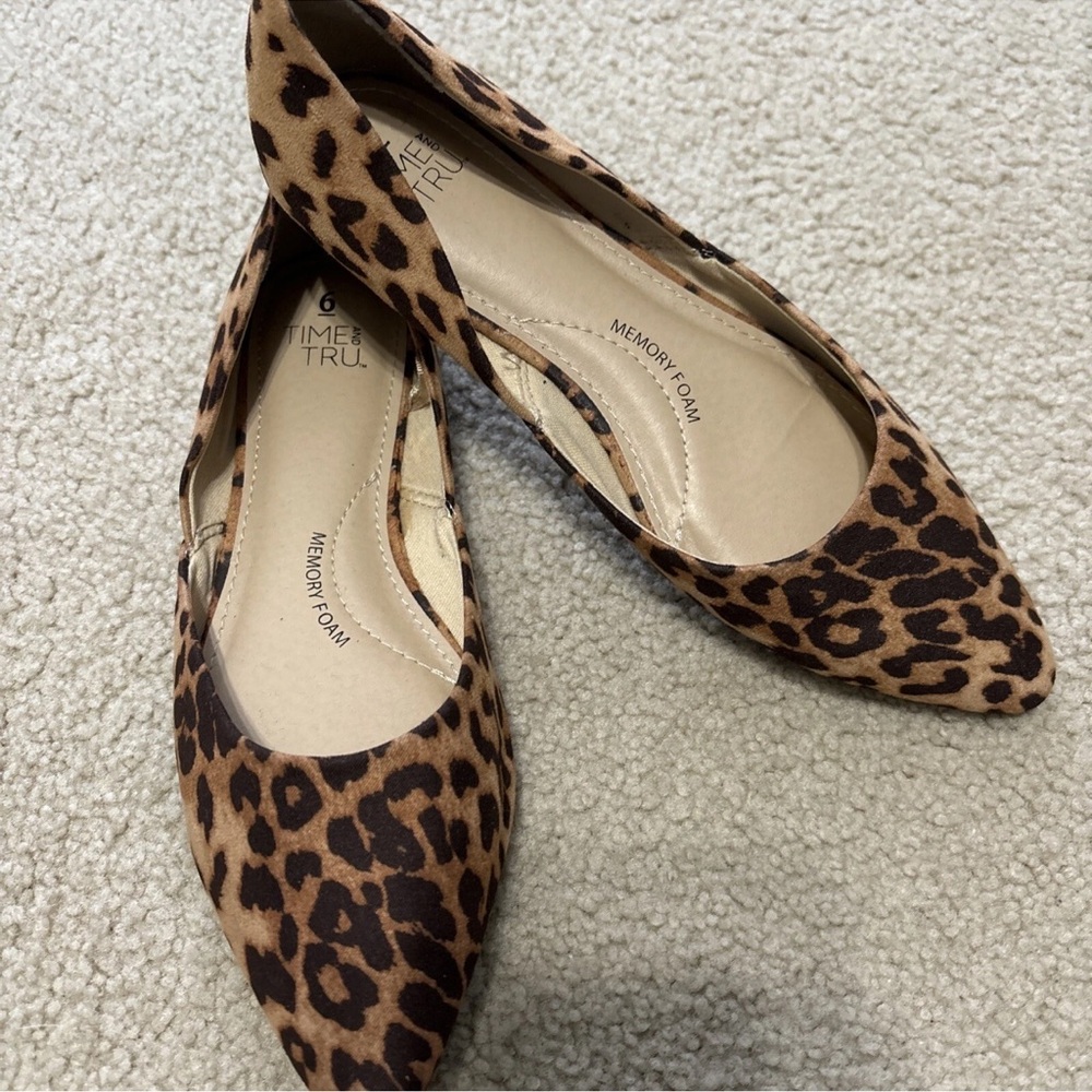 Time and Tru Women's Brown Leopard Flats